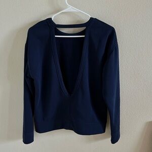 Nike Women's Sweatshort Drifit Size XS Long Sleeve V Cutour Back